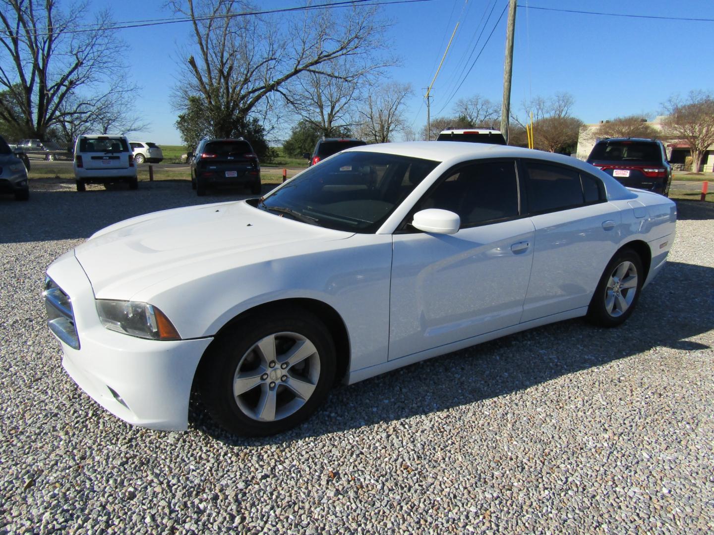 2014 White Dodge Charger SE (2C3CDXBG5EH) with an 3.6L V6 DOHC 24V engine, Automatic transmission, located at 15016 S Hwy 231, Midland City, AL, 36350, (334) 983-3001, 31.306210, -85.495277 - Photo#2